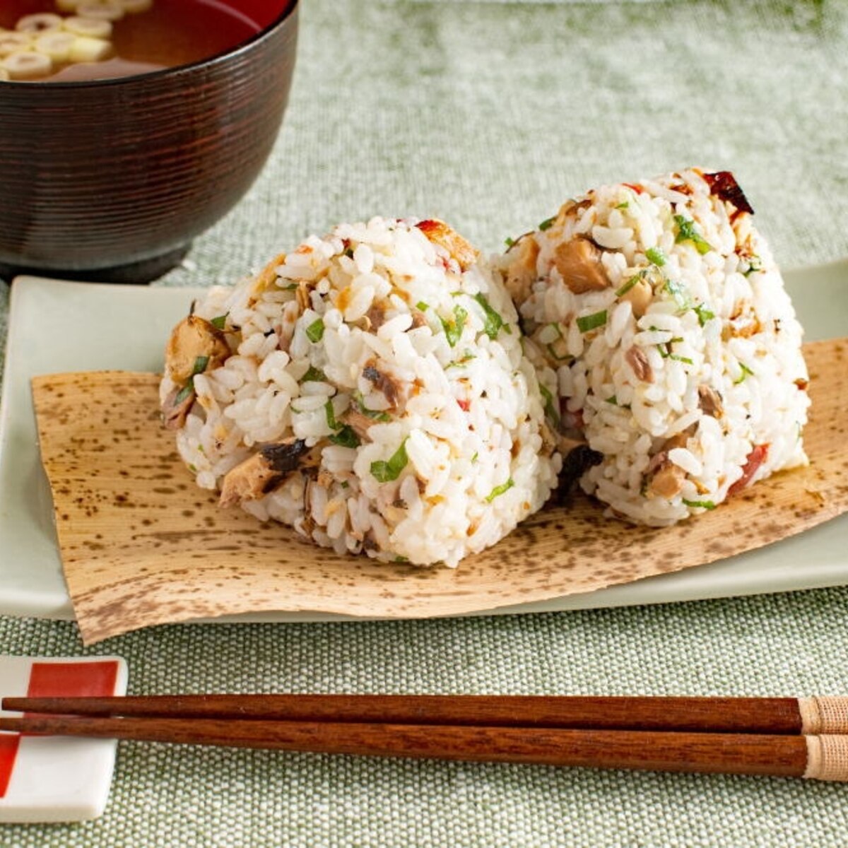 丸ごと骨まで食べられる焼き魚 梅しそのおにぎり レシピ 作り方 By 越前宝や 楽天レシピ 丸ごと骨まで食べられる焼き魚 梅しそのおにぎり レシピ 作り方 By 越前宝や 楽天レシピ